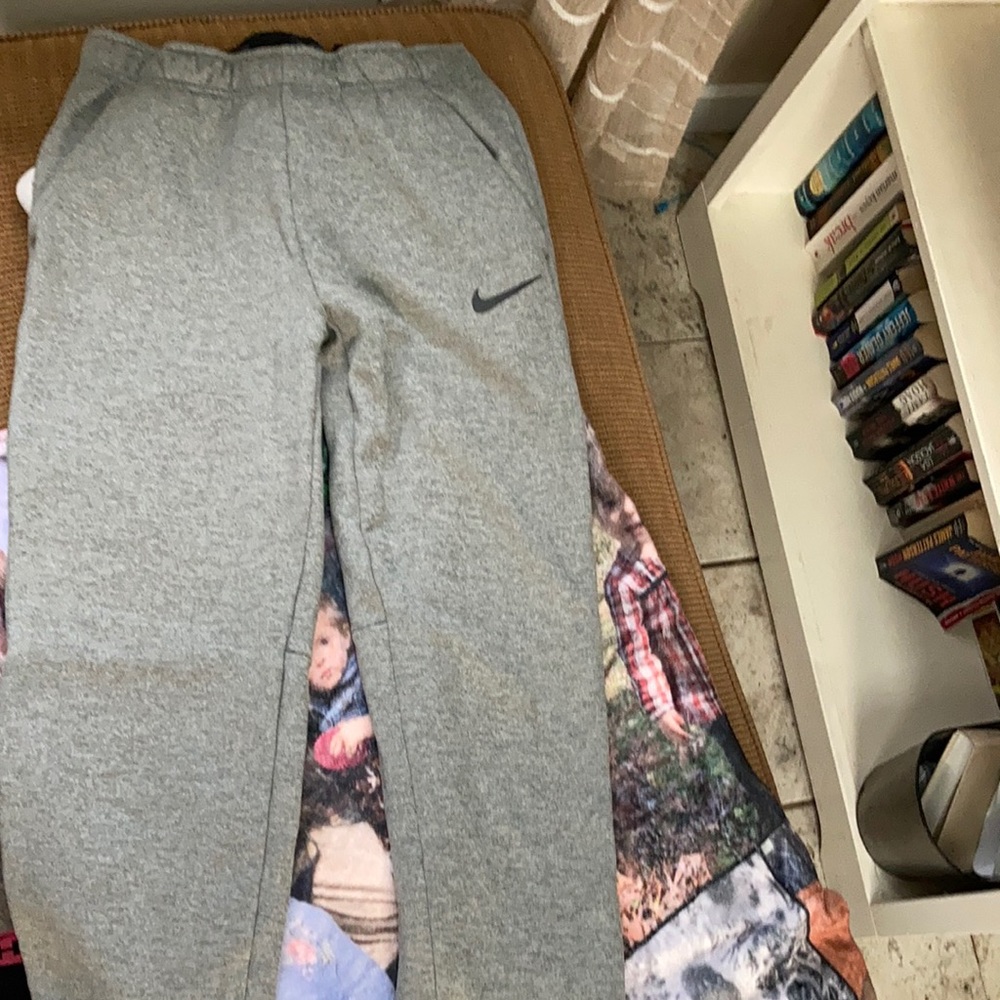 Nike men’s grey small sweatpants